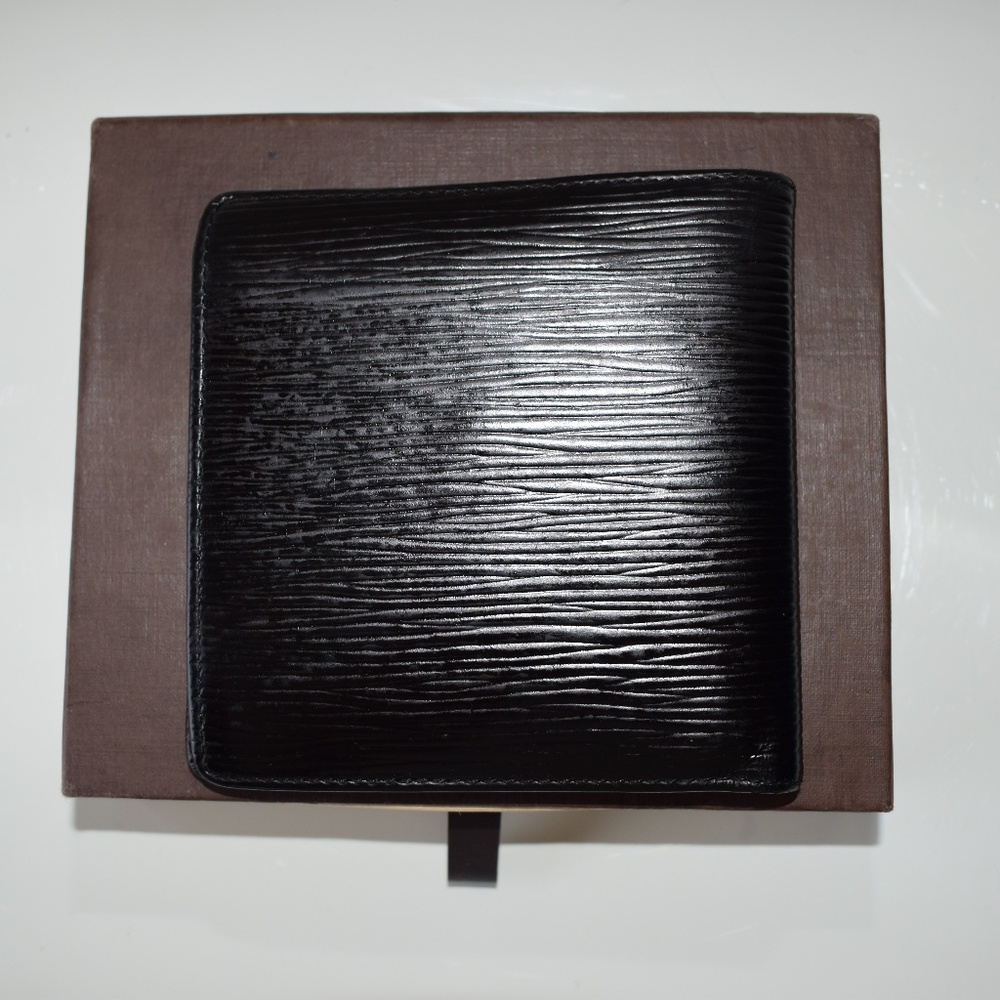 Louis Vuitton Men's Epi Wallet - Picture 4 of 8